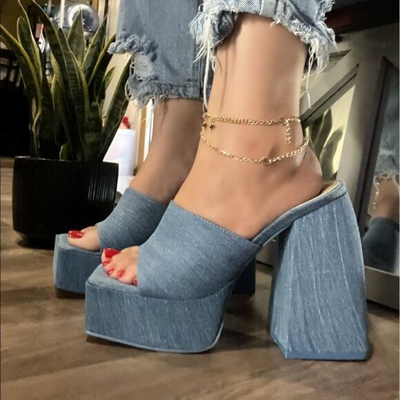 Denim Square Toe Wolf Heel - Picture 2 of 6